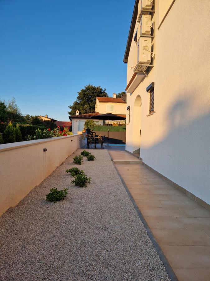 Villa Castanea - Kuca Za Odmor S Bazenom Kukci Exterior photo